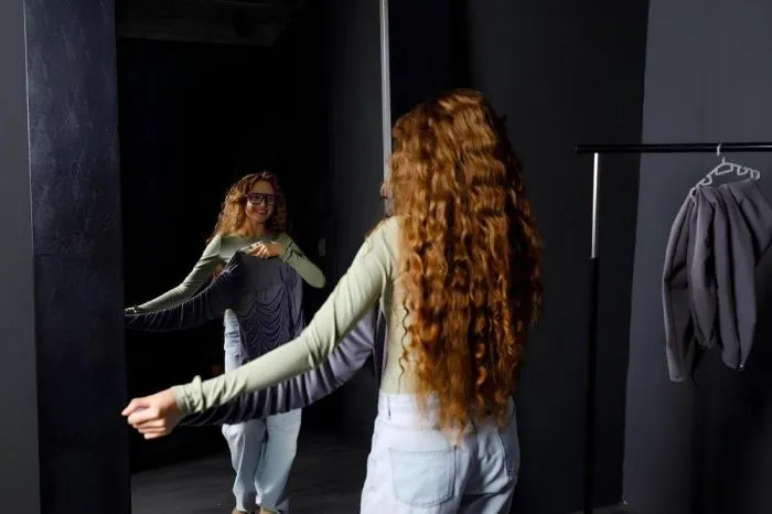 Зеркало в прихожую: зачем оно там, как выбрать, какое и как расположить Зеркало в прихожую: зачем оно там, как выбрать, какое и как расположить