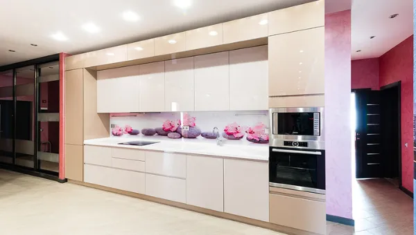 3.dizain-kuhni-gostinoy-v-svetluh-tonah.png 3.dizain-kuhni-gostinoy-v-svetluh-tonah.png