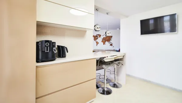 8.kuhnya-gostinaya-s-poluostrovom.png 8.kuhnya-gostinaya-s-poluostrovom.png